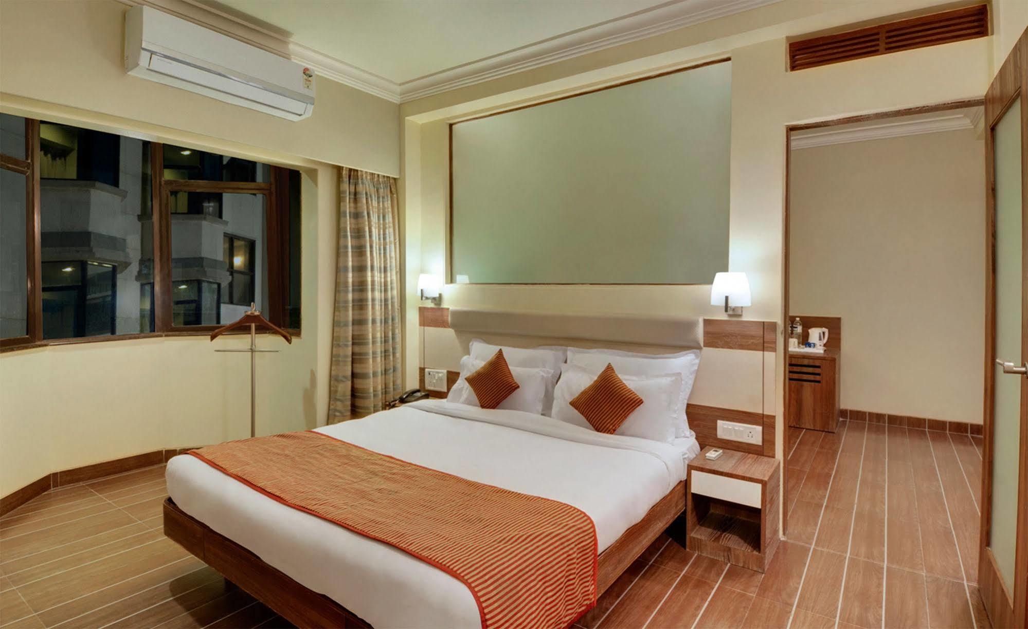 Daiwik Hotels Shirdi Εξωτερικό φωτογραφία